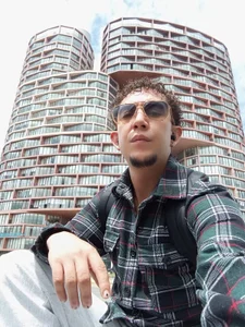 Public od LucaBeltran_  9 snímek