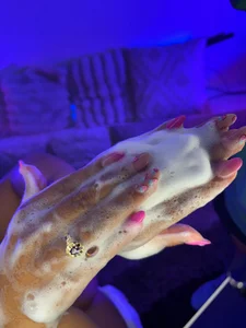 KendalMilleer Pleasure in your hands 😋 Immagine  4