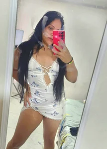 Karenfunny a sexy to improve the moment.  2টি ছবি