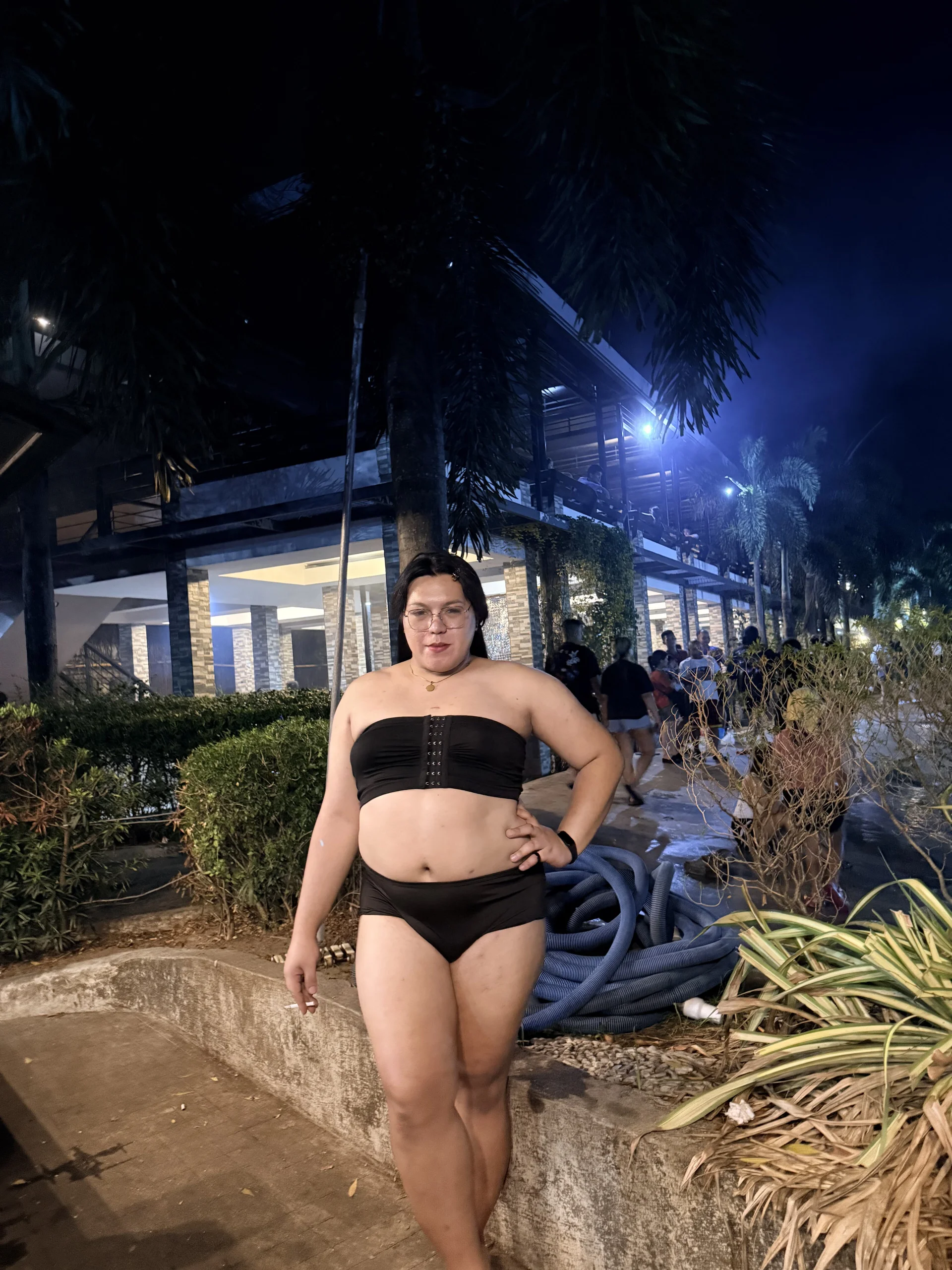 HotAsianAlbin19 Public  2টি ছবি