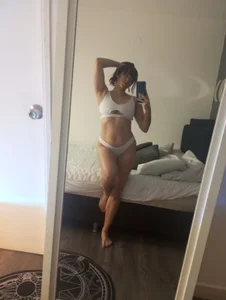 A Sexy Girl In Front Of The Mirror de VioletPaket  7 Imagens