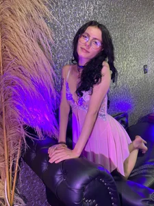 Naomimolie cute Foto 6