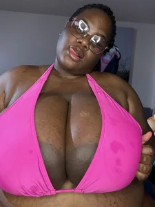 Lola_Walker bikini Pic 4