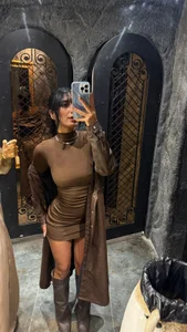 Scarlett_12 My clothes are in the way, can you help me with that? . fénykép