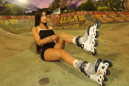 amelie_jhons skater girl, sexy and fast Pic 3