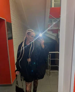 AmyLowe04 Public Pic 2