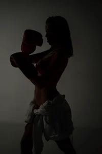 MiaKarsson Knockout Curves & Sweaty Body Posing 🥊🥵 Pic 3