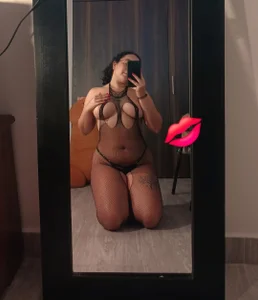 HarleyRedd One kiss is all i take Poză 2