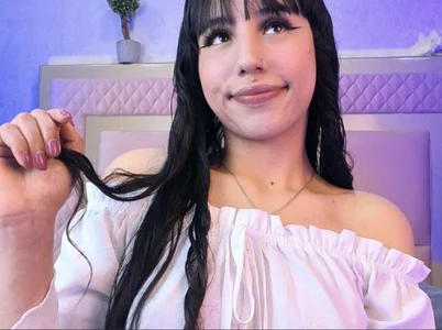 Linda_rousebeautiful girl in her white outfit 💗图片 4