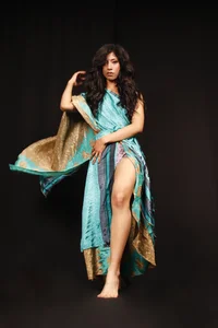 Issa_cooper Public Hình 2