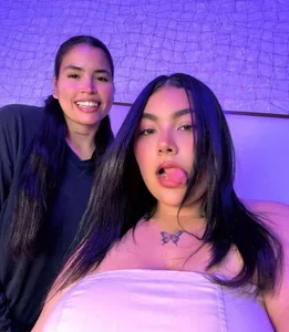 Mia_and_lexyのEvery whisper of yours makes me want more... much more....🍒❤️‍🔥💦🔥🥵🫦の 2枚の写真