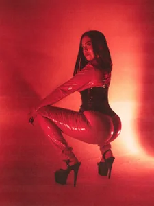 TaniaVelvetのMy Dark and Goddes Energy 😏😈の 7枚の写真