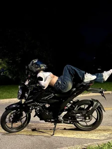 Clara_Luu Sweet, soft and a little dangerous 🏍️💗 Foto 2