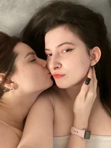 LaneDoell sexy lesbians Foto 2
