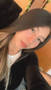 Look here od Sara_Brownx  4 snímek