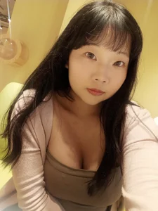 Note_Huang Public Pic 4