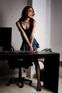 monsterholes Your favorite secretary is me 😏❤ Billede 7