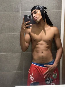 😘 de LiamByrne  3 Imagens