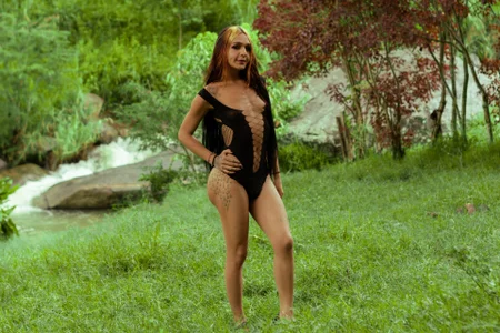 sara_sexy_doll Public Pic 6