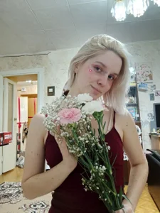 BethanyCloud Happy Valentine's Day with your gifts😍 Pic