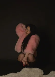 SexyNixy My cigarette isnt`t the only thing that`s burning.. Foto 9