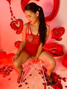 bryonycutee 🌹 “Between roses, sighs and a touch of mischief... happy Valentine's Day to you.” 💘 Pic 5