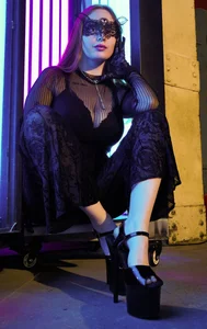 HoneyLace_ Masked Beauty Pic 5