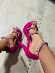 sweet_thalia_ Kiss my feet Hình