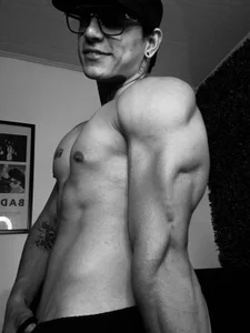 Simon_cortes black - white Pic 7