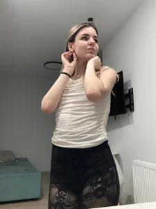 Peachy_keens my new outfit Pic