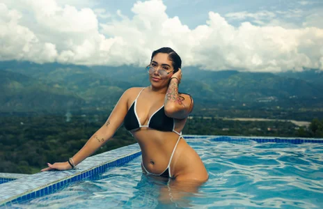 Pool Day🩵 de Niky_Vega Foto 3