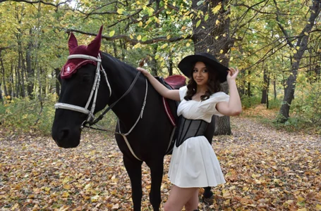 FlirtySpark Horseback riding Pic