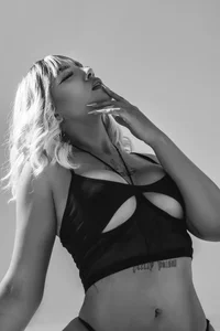 B/N od MadissonRey  2 snímek