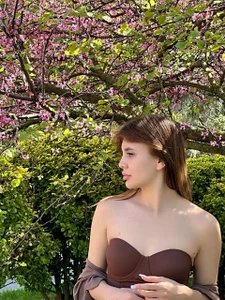 ElviaSloane Public Pic 2