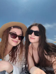 helengilmorのmy bestieの枚の写真