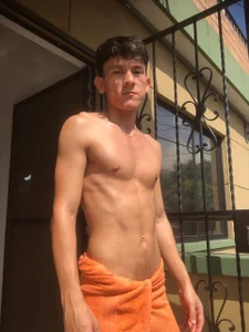 Max_silver_ Towel🧡 Pic 2