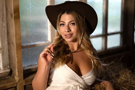 HelenaMorgan: Would you like to be with me in the hayloft? ( 2 фото)