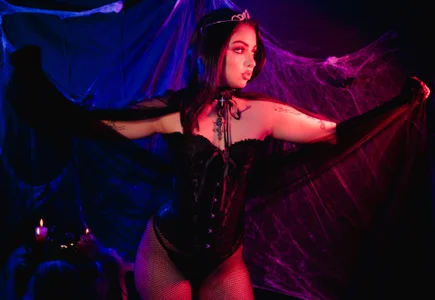 hannah_miltonn Night Breath Pic 3