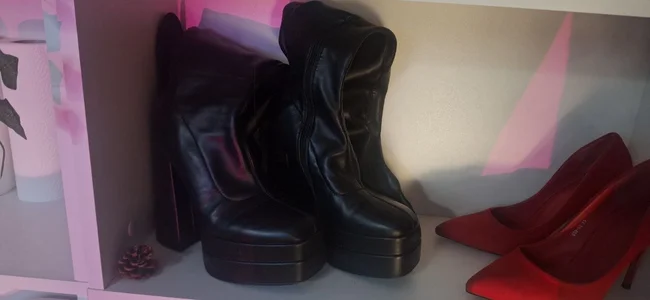 Heels od Holy_Mistress_S  2 snímek