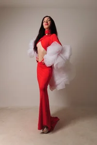 Ariel_MaritimeA revealing red dress that makes people feel aroused图片 6