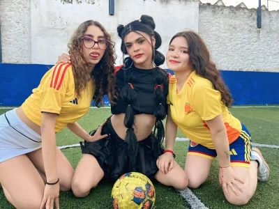 Powerof_Three Public Foto 8