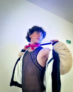 Luke_Howland kullanıcısının Hi loves albümü -  2 fotoğraf