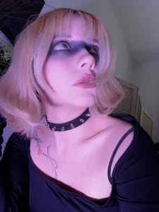 AuroraWrenfield kullanıcısının Pris "Blade runner" albümü -  4 fotoğraf