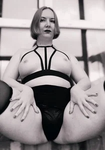 GoddessLara kullanıcısının Mistress albümü -  3 fotoğraf