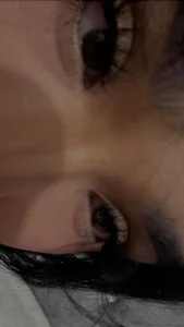 Vale_prado Look at my pretty little eyes Pic