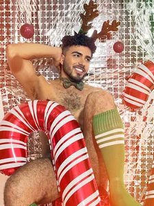 adamhairyのa sexy christmas reindeerの 2枚の写真