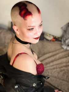 AmiableMuffleGirlのSuccubusの 3枚の写真