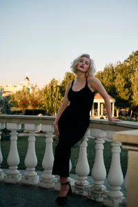 Blonde in Black 🖤 od DeliciaBagnoli  5 snímek