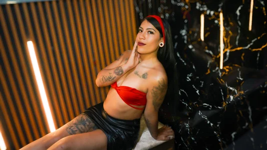 KymCorzo Secrets in Backlight Gambar