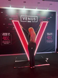 Holly-GlamourのVENUS 2026の枚の写真